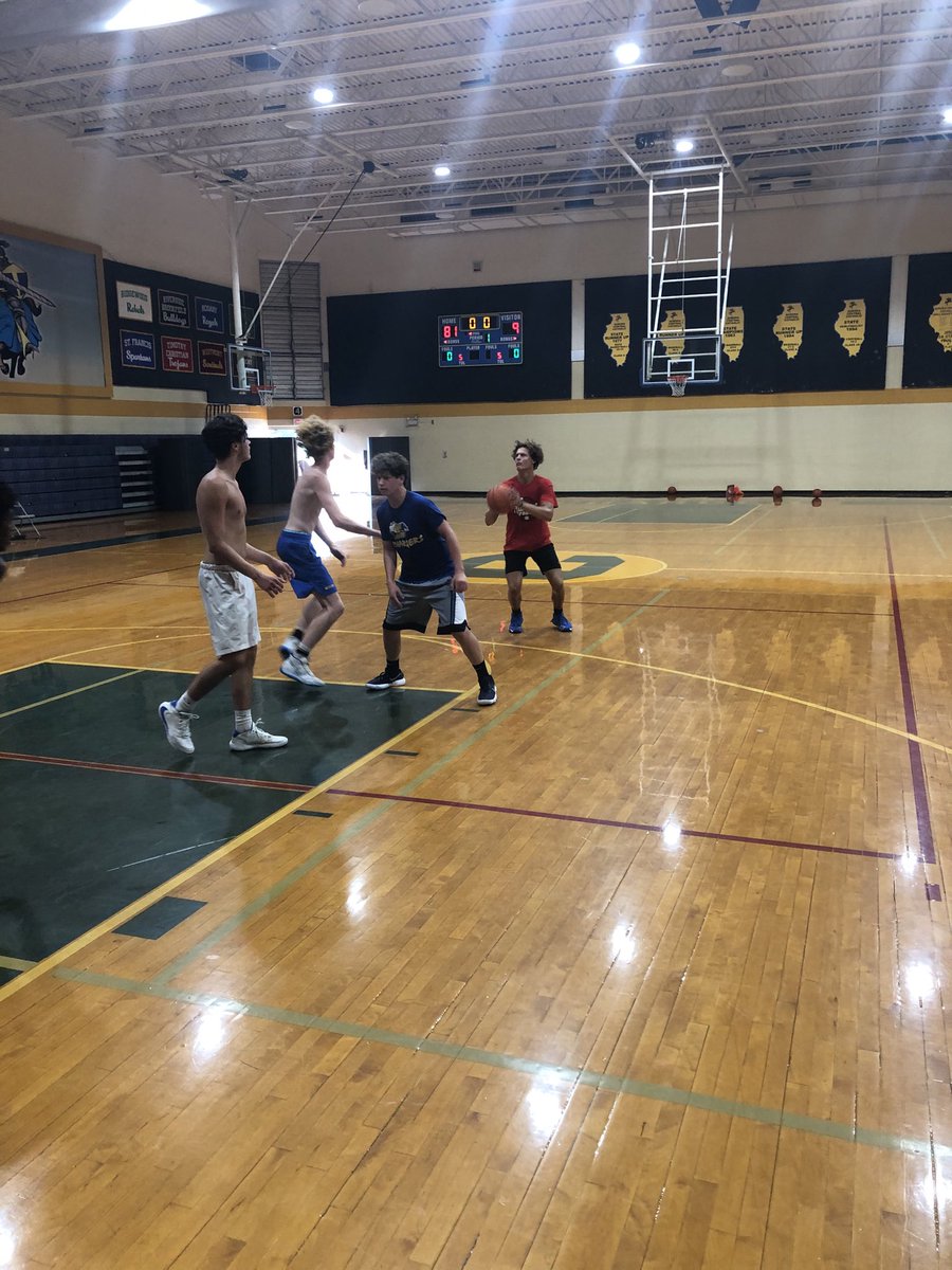 HoopsAndSuch's tweet image. More great work put in by the boys this morning. Very glad they finally have the choice to play if they want to. Nothing better than competing against your friends in the brutal heat! #characterbuilder #WhoNeedsAirConditioning?