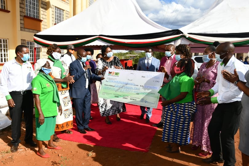 She also disbursed Affirmative Action Fund cheques from the @WEF_kenya worth Kshs. 11.45 million to 38 women groups and the @UwezoFund worth Kshs. 5.9 million to 93 groups to cushion women businesses during this time of the Covid-19 Pandemic in Tharaka Nithi County. https://t.co/XMOV29ZhCC