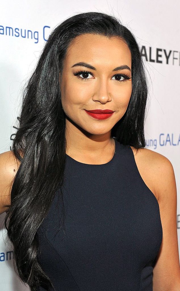 If you dont know this is Naya Rivera, she's a 33 year old actress and singer known for playing Santana Lopez on Glee, she has a 4 year old named Josey