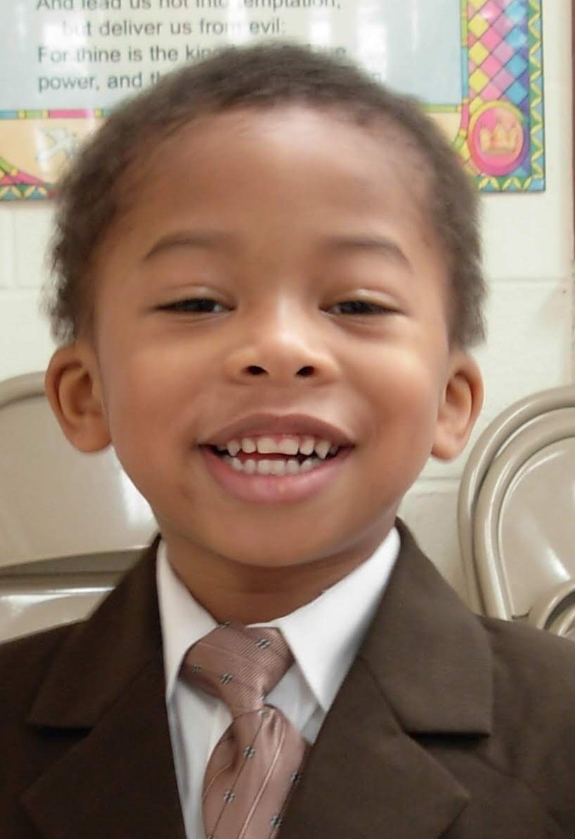 GloriabutwithaC's tweet image. Even though a 6'4" young man stands before me, I still see this little boy taking his senior pictures...#hitpauseplease #howandwhen #Classof2021