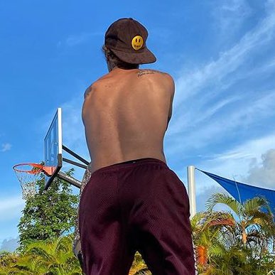 biebersdepths's tweet photo. no thoughts head full of justin bieber’s defined back https://t.co/66GL1Kfh6M
