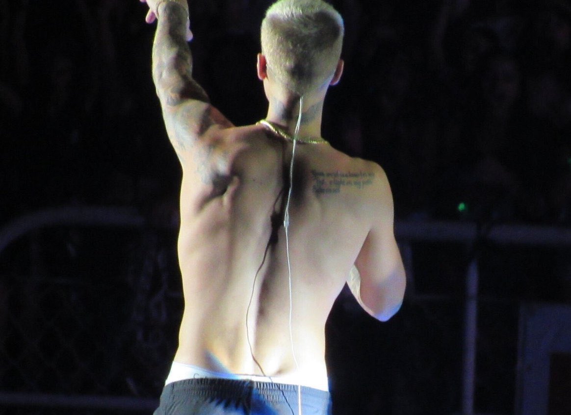 biebersdepths's tweet photo. no thoughts head full of justin bieber’s defined back https://t.co/66GL1Kfh6M