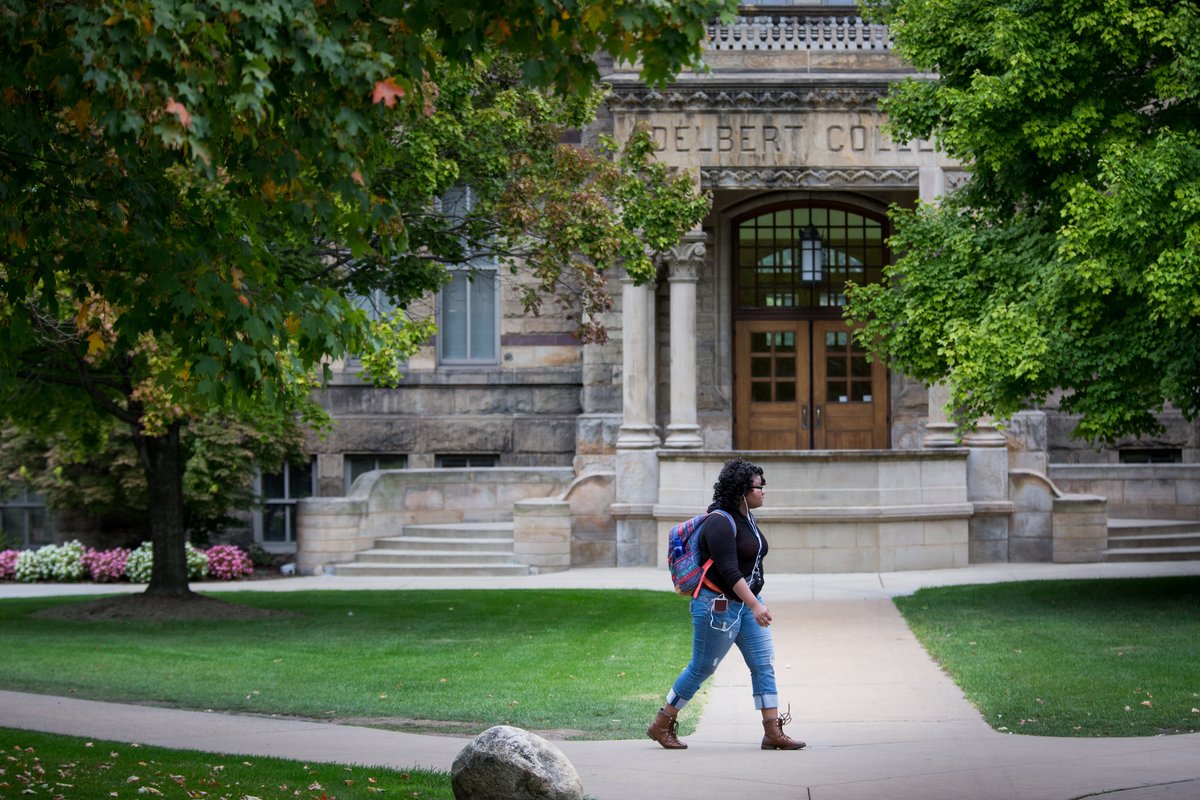CWRUAdmission's tweet photo. Rising Juniors! CWRU admission experts are hosting a "Thinking About College" webinar series this summer with the first session on Sunday. Register for the sessions you'd like to attend here: https://t.co/ngfrwdbOAy #CWRU #Admissions #ThinkBig https://t.co/KvzWbHB9E9