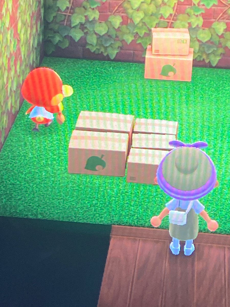mapleT__T's tweet photo. ketchup in boxes! https://t.co/3euNkql5G3