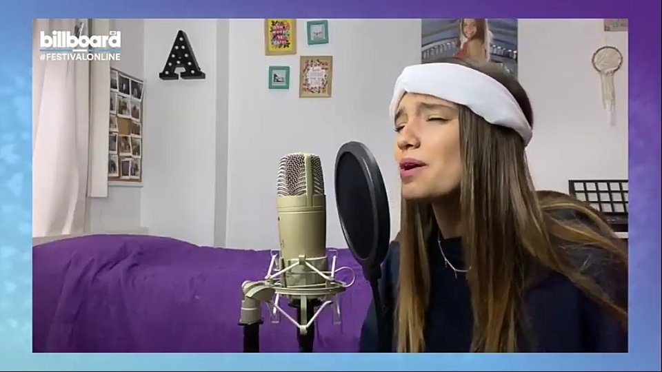 @agosnisii me desperté temprano sólo por ti y se me olvidó que allá es una hora más que acá🇨🇱 me perdí la vez que te pasaron peroo te encontré😍🤗 te amo!💜 https://t.co/xQX4ykpNyd