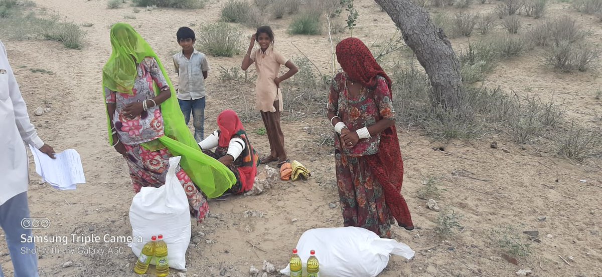 anshulb92's tweet photo. Today 182 kiya were distributed to single women, vulnerable families of Dalit, DNT communities living in remote desert areas of Barmer district. Thanks to @LIC_HFL for their support. @ActionAidIndia @sion_kongari @dipalisharma02 @NaghmaKhaliq @prk_2016 https://t.co/IEJx6sZs67