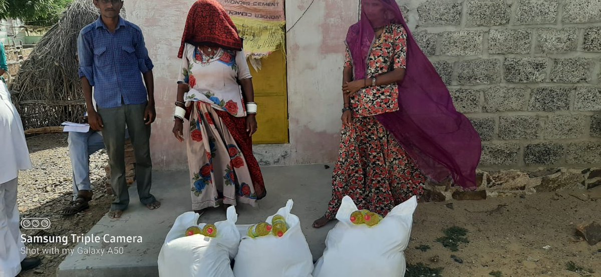 anshulb92's tweet photo. Today 182 kiya were distributed to single women, vulnerable families of Dalit, DNT communities living in remote desert areas of Barmer district. Thanks to @LIC_HFL for their support. @ActionAidIndia @sion_kongari @dipalisharma02 @NaghmaKhaliq @prk_2016 https://t.co/IEJx6sZs67
