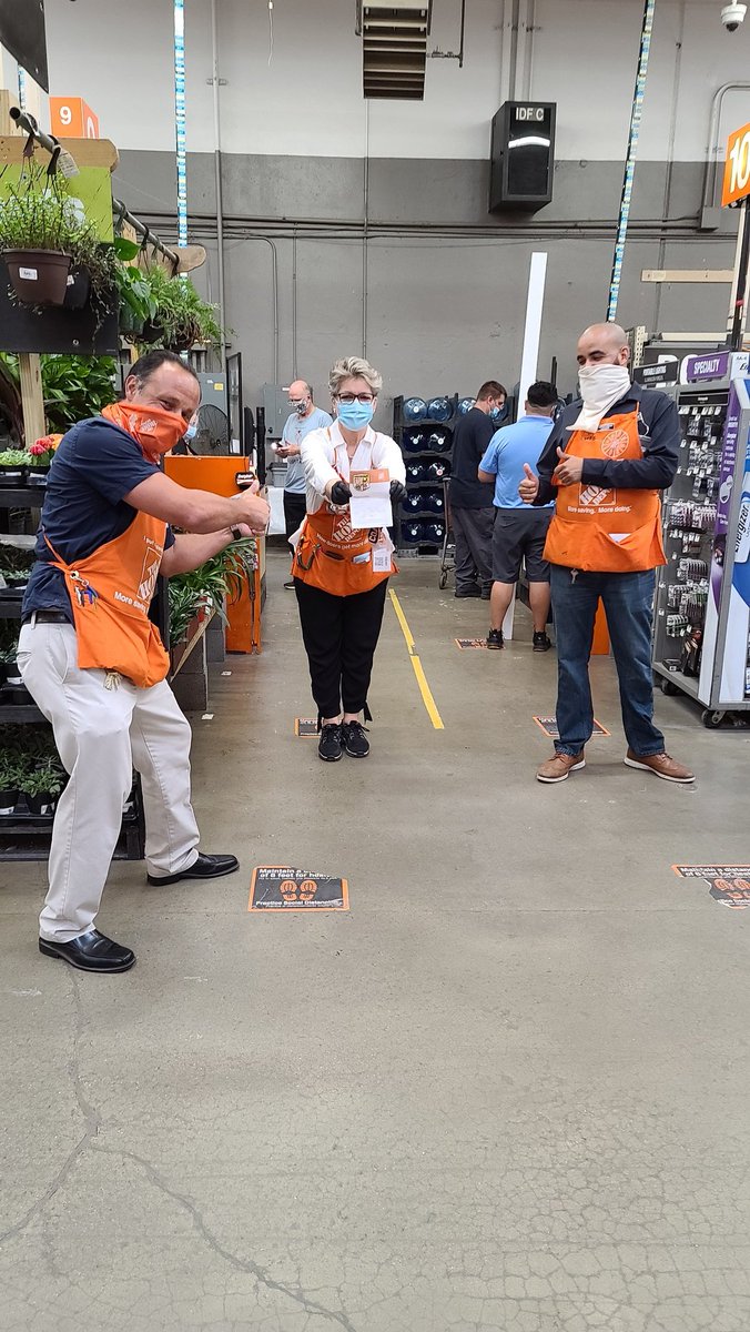 Recognizing our top performing cashiers !!!!! <a href="/PaulDeveno/">Paul Deveno</a> <a href="/OrrinBurkett/">Orrin Burkett</a> @thd0063 <a href="/jasonbaker01/">jason baker</a>