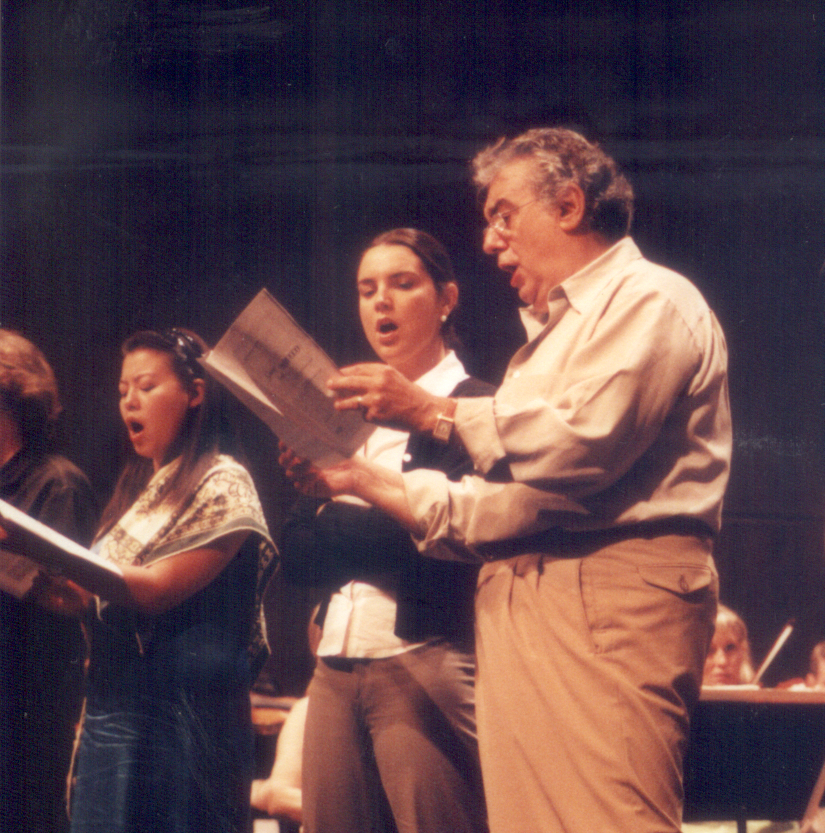 operaliacomp's tweet photo. Throwback to #Operalia2000 at the @ucla_roycehall in Los Angeles, California
β¨ The Winners that year were @IBsoprano, @HuiHesoprano, @VirginiaTola, Daniil Shtoda, Konstantin Andreyev, Robert Pomakov, Arnold Kocharyan and Andrei Breous β¨
#ThrowbackThursday https://t.co/8ymLgjLKqR