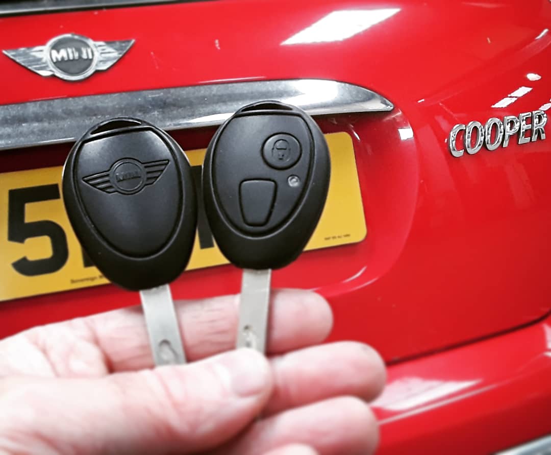 DTegoletto's tweet photo. Mini Cooper car key replacement in Basingstoke Hampshire. Key supplied with programming transponder coding remote and cutting key blade.
https://t.co/u2E6QfmSSW
Info@tdautomotive.co.uk
#locksmith #garage #carkeyreplacement #newkey #garage https://t.co/yhATzdwUf5