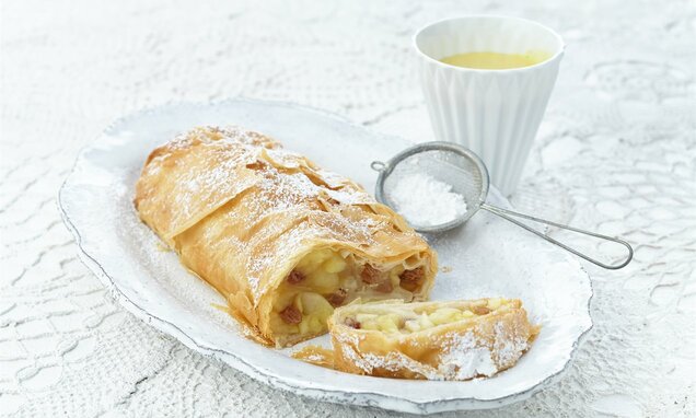 come_la_moto's tweet photo. #Pastiera inchinati.
#TeamStrudel https://t.co/iHrxjpWGRN