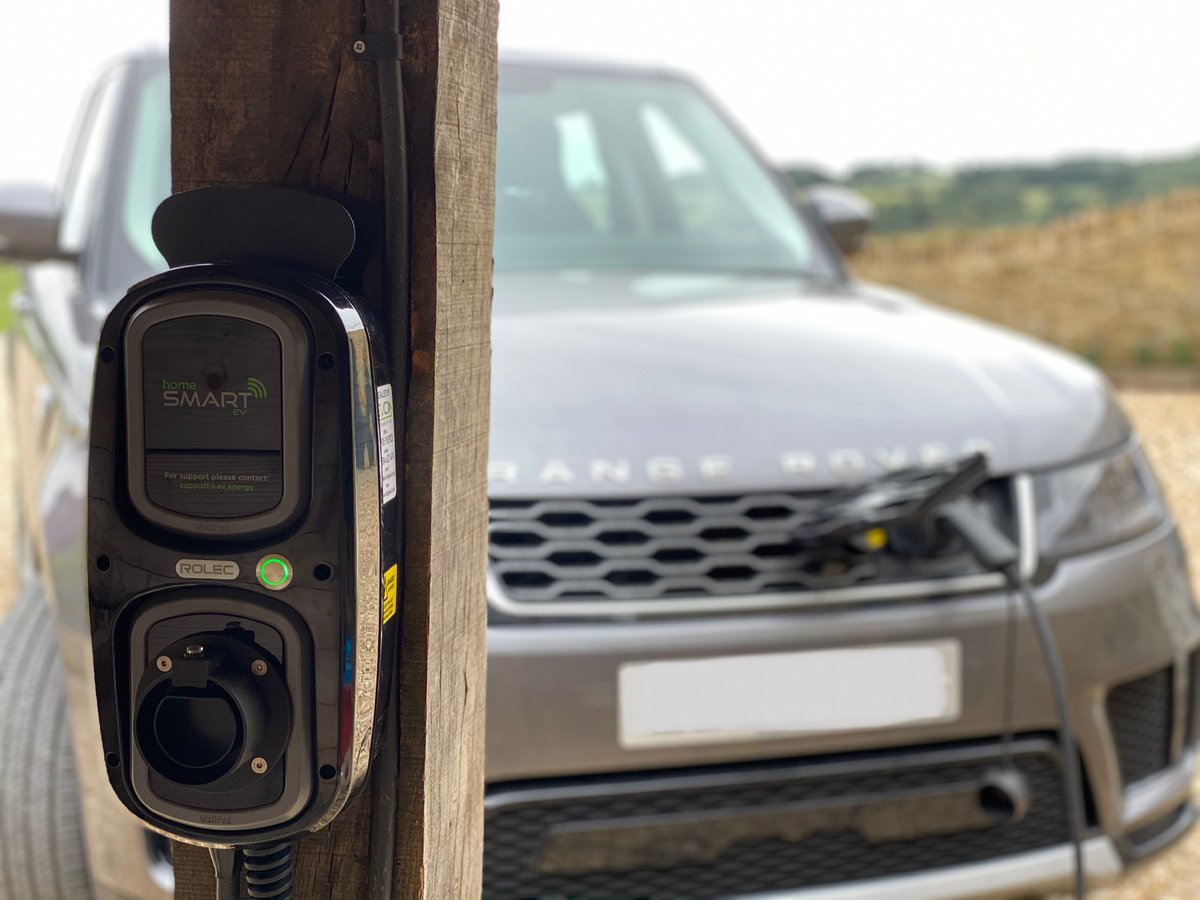 RolecEV's tweet photo. Jet black &amp; anthracite grey colour combination for this WallPod:EV HomeSmart 🎨 Perfectly suited to the driver's Range Rover P400e! Recharging could never be easier and more convenient for this happy EV driver! 

Thank you, @Evchargeukltd for sharing your installation with us! 🔌 https://t.co/2CEXNWFouL