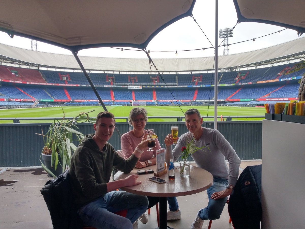 Super gezellig en mooi op het zomerterras bij <a href="/Feyenoord/">Feyenoord Rotterdam</a>