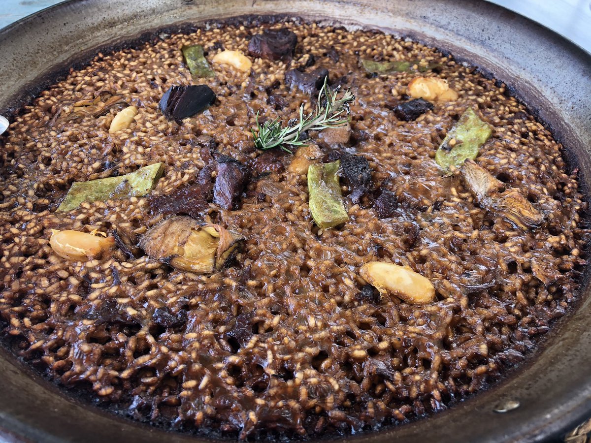 Arroces de Fran Heras en <a href="/mi_candelita_/">Mi Candelita Arrocería</a>. Estos de pulpo del pedrero asturiano con papada de Joselito y salvia, y una versión “asturiana” de la paella valenciana con pitu de caleya, pato, judía verde y fabas. En capa fina, perfectos de punto y con buenos fondos.