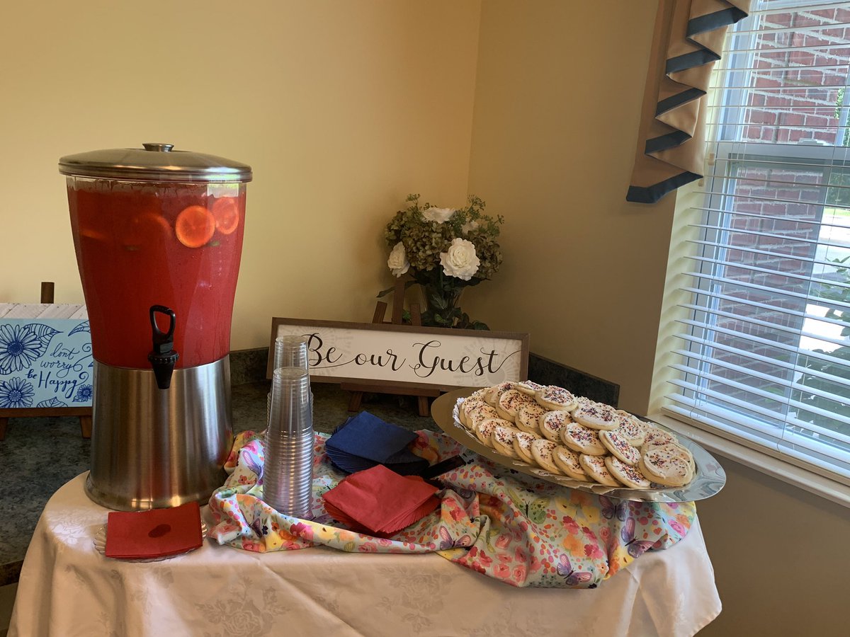 csvfd236's tweet photo. Happy National Sugar Cookie Day!! Some yummy homemade sugar cookies for our resident to enjoy along with some refreshing punch!! @nolafoodguy @OaksBethesda @MckeeJmckee73 @TrilogyLiving @WMBHoosier https://t.co/HtbZ0Gnjxr