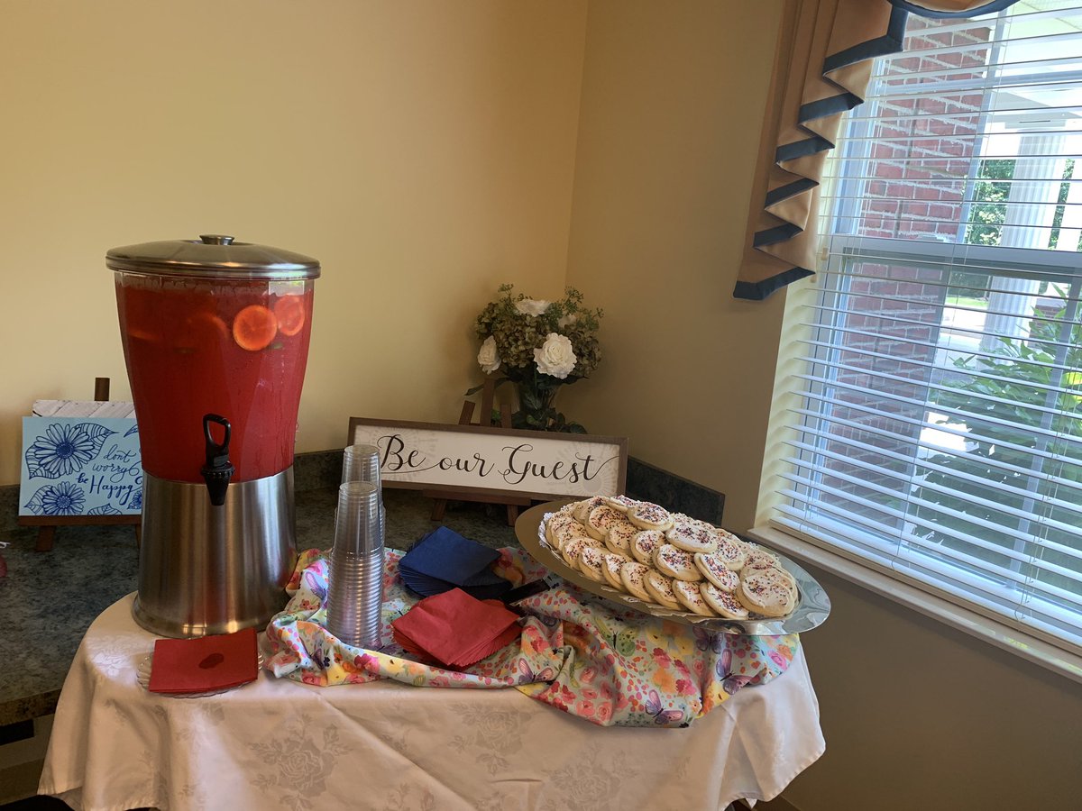 csvfd236's tweet photo. Happy National Sugar Cookie Day!! Some yummy homemade sugar cookies for our resident to enjoy along with some refreshing punch!! @nolafoodguy @OaksBethesda @MckeeJmckee73 @TrilogyLiving @WMBHoosier https://t.co/HtbZ0Gnjxr