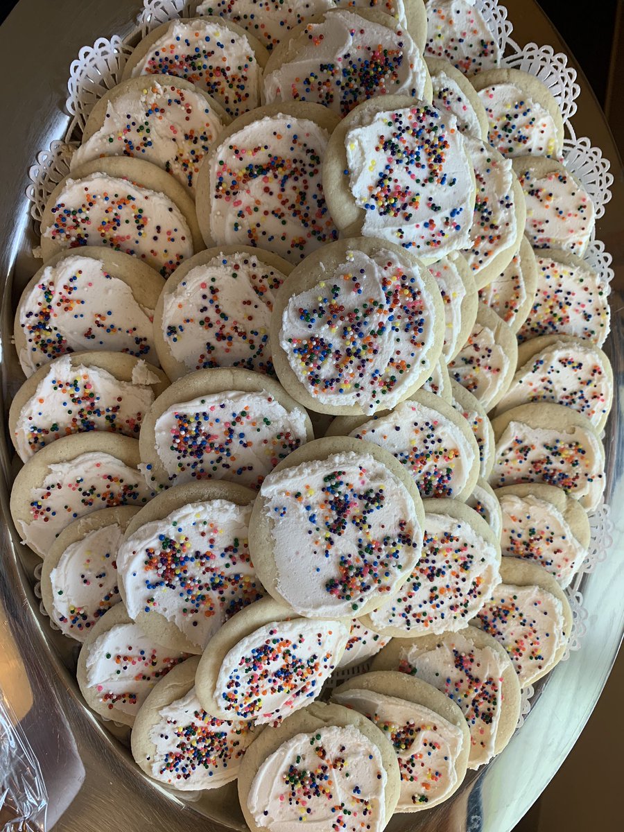 csvfd236's tweet photo. Happy National Sugar Cookie Day!! Some yummy homemade sugar cookies for our resident to enjoy along with some refreshing punch!! @nolafoodguy @OaksBethesda @MckeeJmckee73 @TrilogyLiving @WMBHoosier https://t.co/HtbZ0Gnjxr