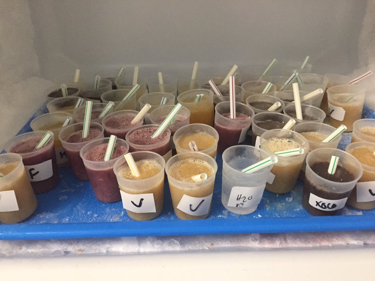 Es verano y nuestros pacientes traqueostomizados lo agradecen. Microhelados para aliviar la sequedad de boca y sensación de sed. #UCI <a href="/vallhebron/">Vall d'Hebron</a>