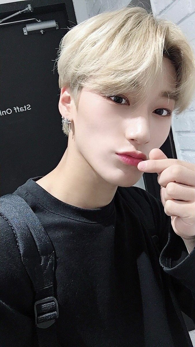 magic_shopily's tweet photo. Hoje é o dia do nosso Sunshine, Choi San, que além de possuir uma voz linda, dançar muito bem, ser bom em tudo que faz e nunca falhar em nos fazer sorrir com o seu jeitinho precioso e único de ser [+]
#산랑둥이_산아_생일축하해
#Happy_Sanshine_Day https://t.co/edvDTO40Xe
