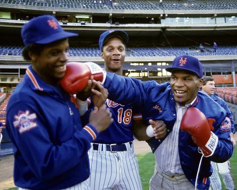 Mike Tyson, Dwight Gooden, and Darryl Strawberry in 1986. 📸