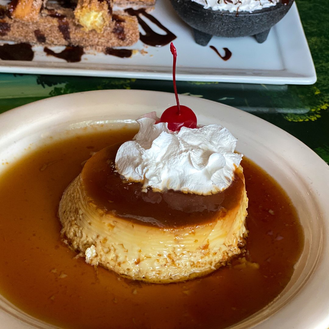 Anyone else craving something sweet? Try our yummy flan! 😋🍮