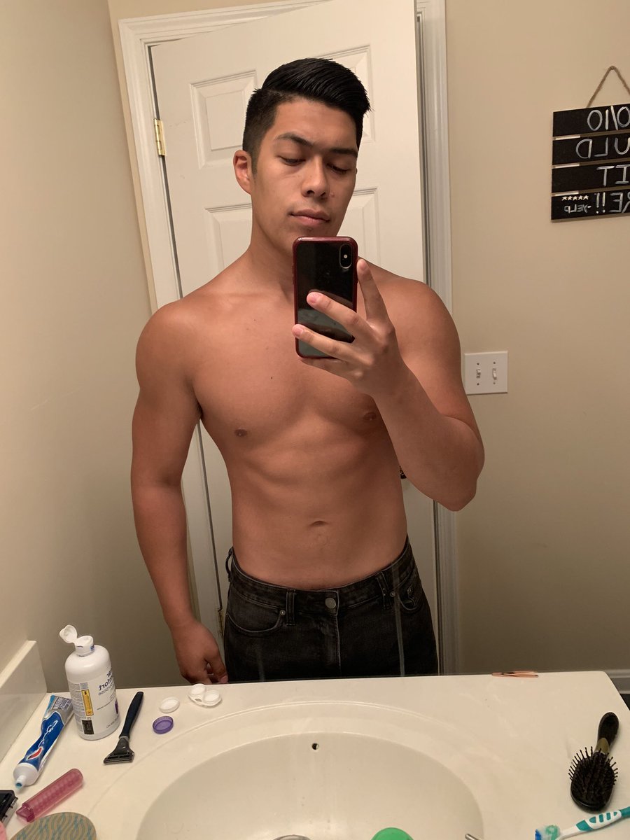caramelblancito's tweet photo. Up 4Lbs since working with my coach. At this point, I dont care for abs so much. I used to be fat but now im the little guy. Focusing on gaining the most “clean” size as possible for awhile now. https://t.co/zUoj2dMCH1