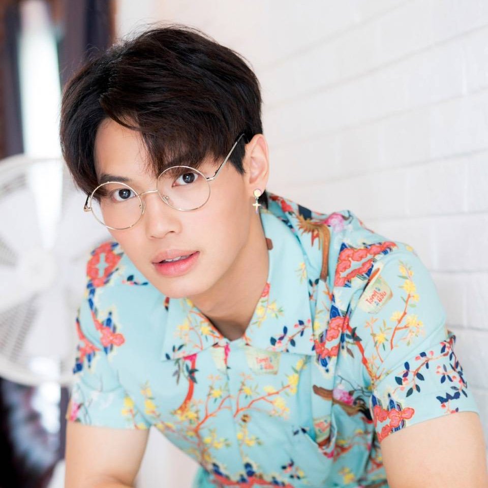 Adulkittiporn Family in SUNGLASSES— (2)   #offjumpol  #gunatthaphan  #winmetawin  #chimonwachirawit