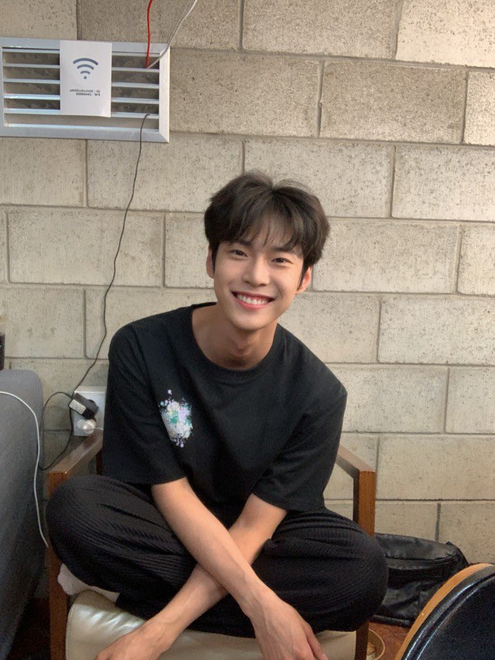 EcfBmoLVAAE9Fem?format=jpg&name=orig