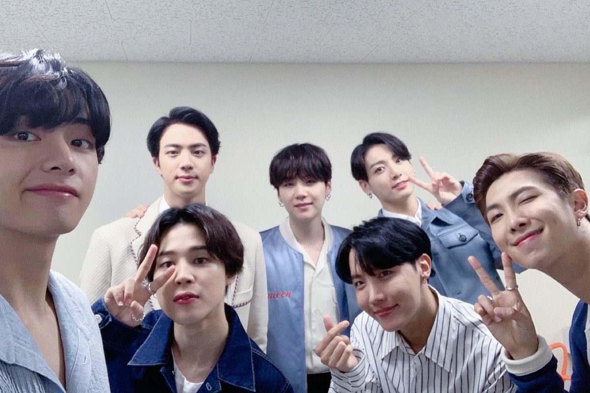 PurpleARMY_Trad's tweet photo. [WEIBO] 🐋 @BTS_twt
BTS | 07.09.2020

“#EsteMesBTS
Feliz 7 años con ARMY! 🥳💜
#FelizCumpleañosArmy #FelizDiaARMY” https://t.co/2wjnLx2dbp