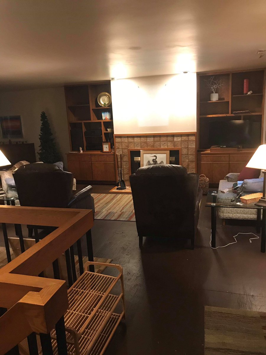 Route4Yeezy's tweet photo. “Do you really buy houses?” https://t.co/oTT3F62jzW
