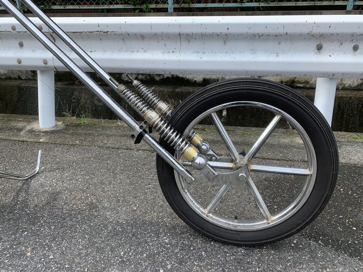 2persenter's tweet photo. JYROフォークレプリカ。

#hrcs #sr400 #sr500 #chopper #チョッパー #カスタム #バイク #longbike #longfork #ロングフォーク https://t.co/9qAFVCRZFb