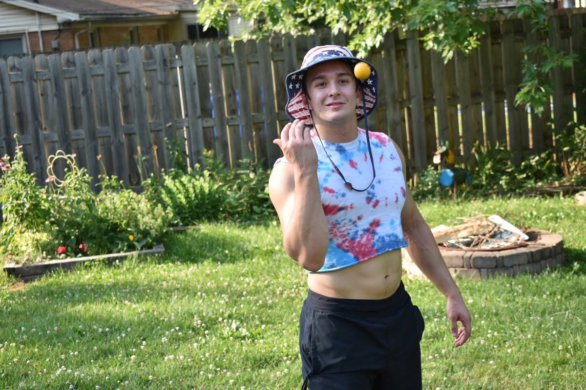 bdub4935's tweet photo. @FuckHowUFeelDoe #bringbackthecroptop https://t.co/15DREmcZAX