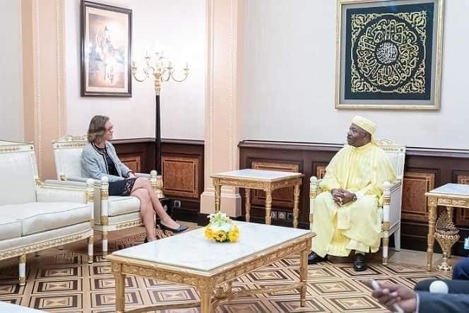"Depuis 18 mois, Ali Bongo Ondimba n'est plus en capacité de diriger le Gabon." dixit #BrunoFuchs. Mais il a quand même reçu Mme <a href="/pais_rosario/">Rosario BENTO PAIS</a>, chef de la délégation de l'Union Européenne &amp; SE #PhilipeAutié, Ambassadeur de la Rép. Française au Gabon  
<a href="/francediplo/">France Diplomatie 🇫🇷🇪🇺</a>
<a href="/PresidentABO/">Ali Bongo Ondimba</a>