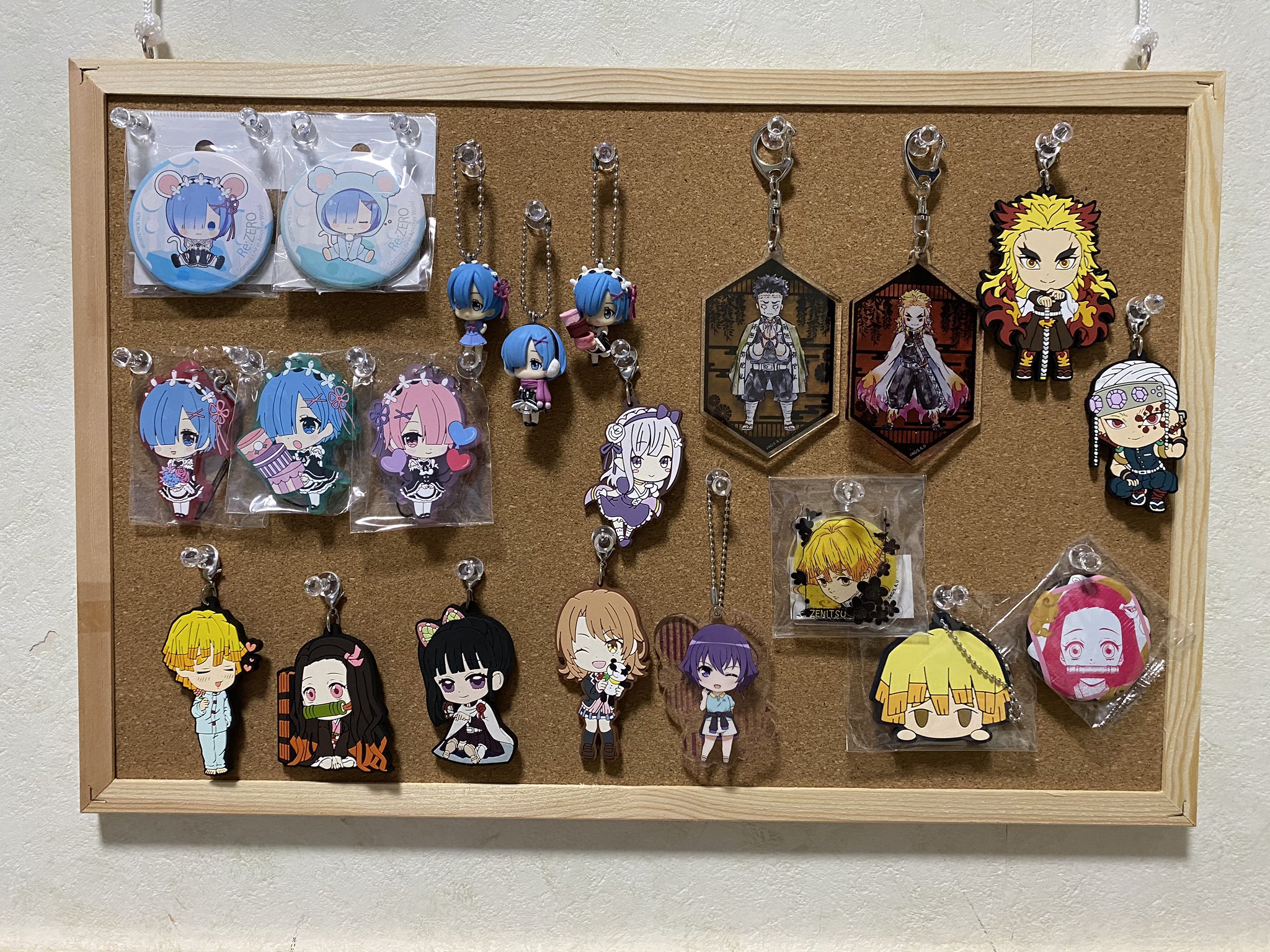 エメリプ リー 三玖を愛する者 コルクボード アニメグッズ 五等分の花嫁 アニメ好きと繋がりたい 僕のコルクボードです ほんとはしっかり作品ごとに分けて飾りたいんですけど まだあまり数がないのでちょいちょい混ざってますw 3枚目はごとよめで エメリプ リー 三玖を愛する者 コルクボード アニメグッズ 五等分の花嫁 アニメ好きと繋がりたい 僕のコルクボードです ほんとはしっかり作品ごとに分けて飾りたいんですけど まだあまり数がないのでちょいちょい混ざってますw 3枚目はごとよめで