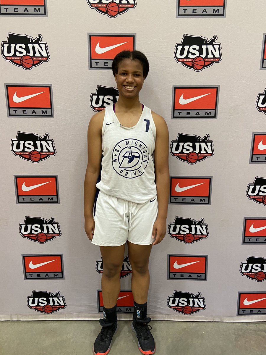 Keliese Christopher is a Guard/Forward from East Kentwood. This week in Indy she had totals of...
40 points
28 rebounds
5 assist
3 steals
11 blocks