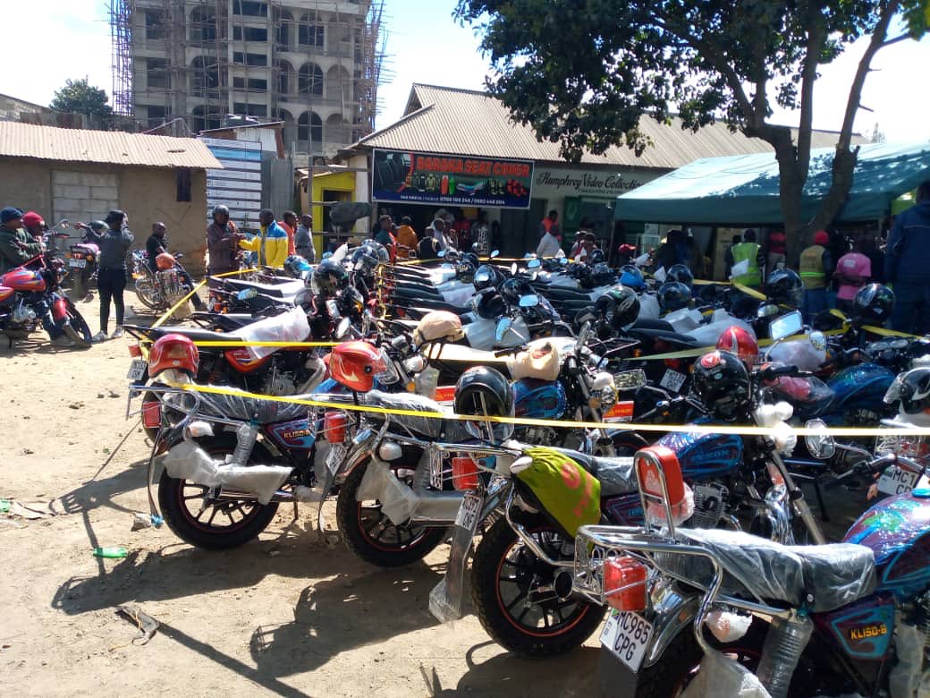 ya_mbeya's tweet photo. Halmashauri ya Jiji la Mbeya imetoa pikipiki 27 zenye thamani ya Tsh 76,200,000/= kwa kikundi cha wajasiriamali Kanda ya Sai.
Hiii ni sehemu ya mikopo ya 10% ya mapato ya ndani ya Halmashauri ya Jiji la Mbeya https://t.co/ParCQ4NOgX