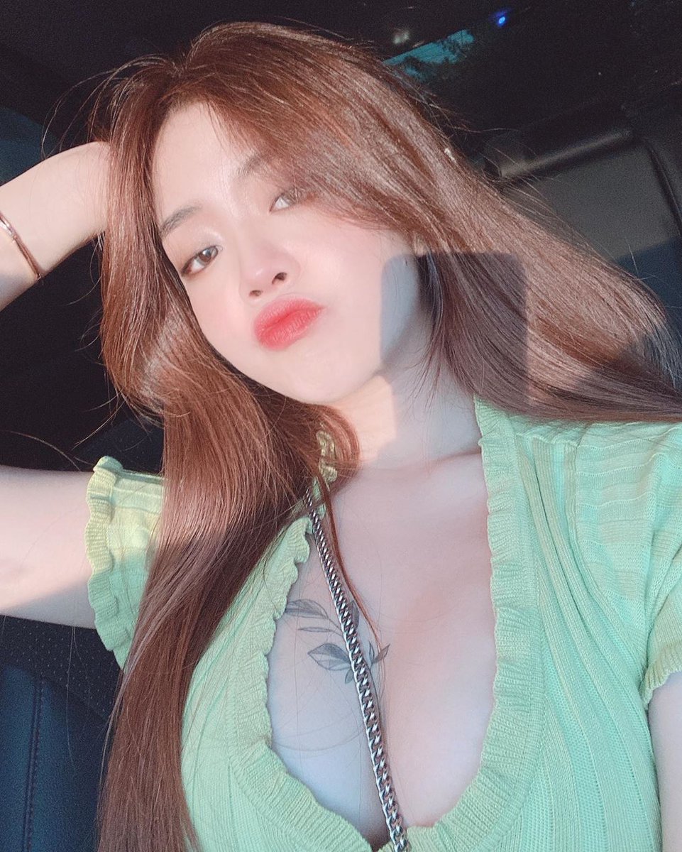 Dailyasianpost's tweet photo. • #Instagram 📸 : elvaevac_
• #LIKE ❤️ &amp; #RT ♻️
• #FOLLOW 👤

#asian #asiangirl #cute #model #asianmodel #queen #sexy #sexyasian #pic #daily #streetwear #streetstyle #style #korean #chinese #girl https://t.co/dnieuLJF5j
