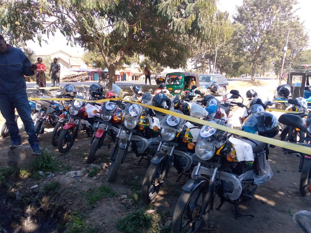 ya_mbeya's tweet photo. Halmashauri ya Jiji la Mbeya imetoa pikipiki 27 zenye thamani ya Tsh 76,200,000/= kwa kikundi cha wajasiriamali Kanda ya Sai.
Hiii ni sehemu ya mikopo ya 10% ya mapato ya ndani ya Halmashauri ya Jiji la Mbeya https://t.co/ParCQ4NOgX