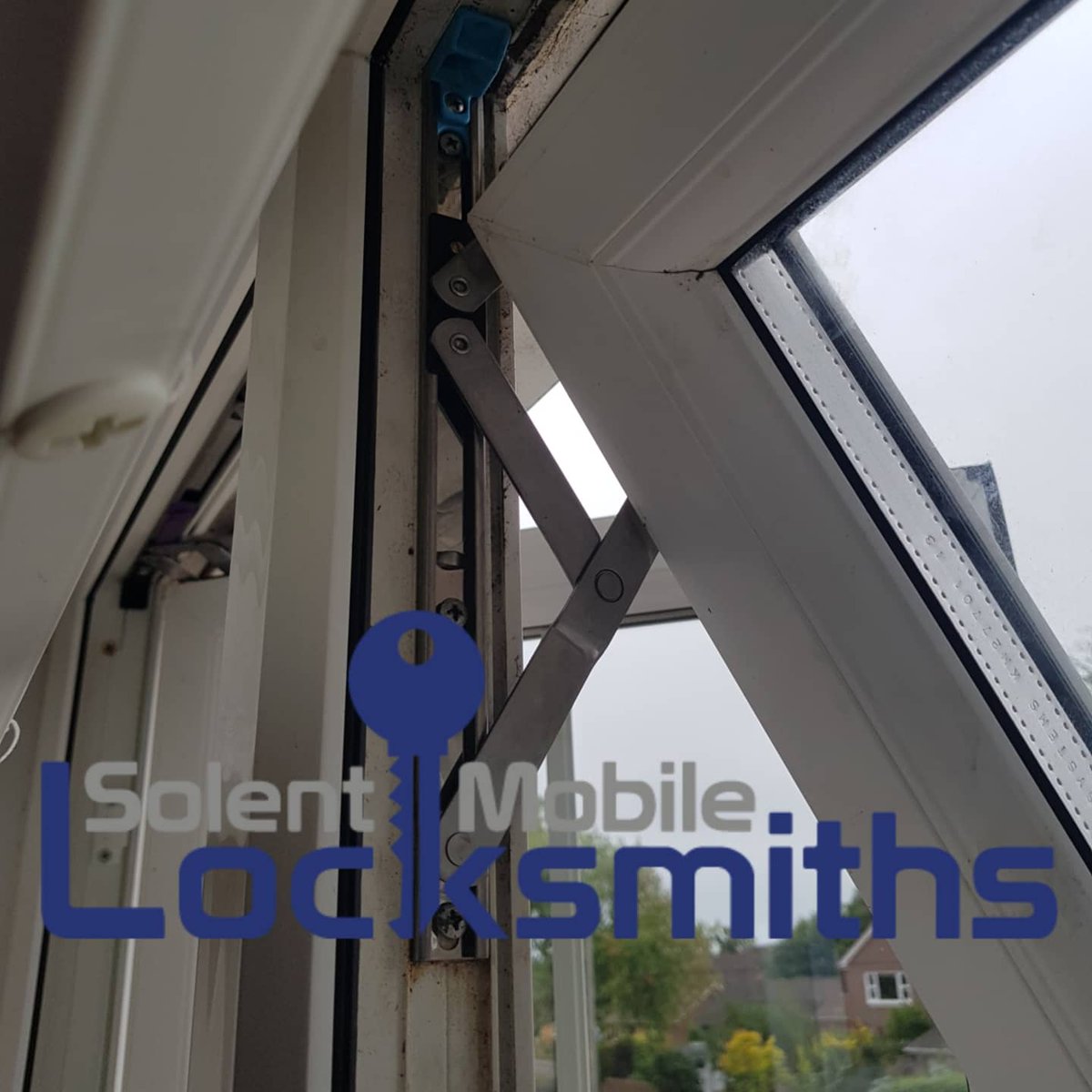 SolentLocksmith's tweet photo. Friction stays replaced for a customer in #Gosport 
#LocalLocksmiths #LocalBusinesses #LocksmithService #LocksmithsNearMe #LocksmithsGosport #GosportLocksmiths #BuyWithConfidence #TradingStandardsApproved #Checkatrade #LocksmithsHampshire https://t.co/yaahi3X07R