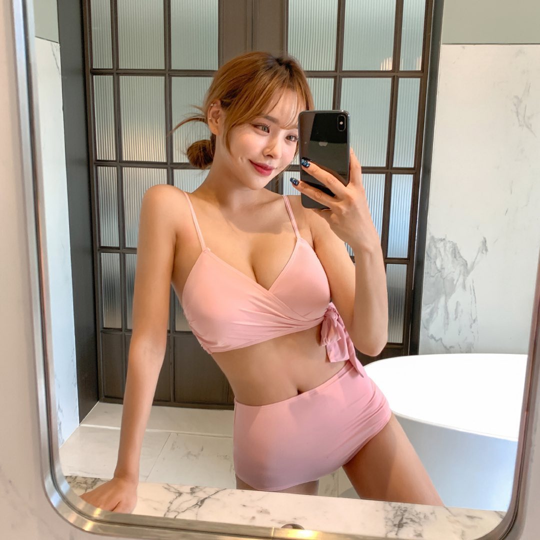Dailyasianpost's tweet photo. • #Instagram 📸 : _Swanly
• #LIKE ❤️ &amp; #RT ♻️
• #FOLLOW 👤

#asian #asiangirl #cute #model #asianmodel #queen #sexy #sexyasian #pic #daily #streetwear #streetstyle #style #korean #chinese #girl https://t.co/f8RxEqXk4P