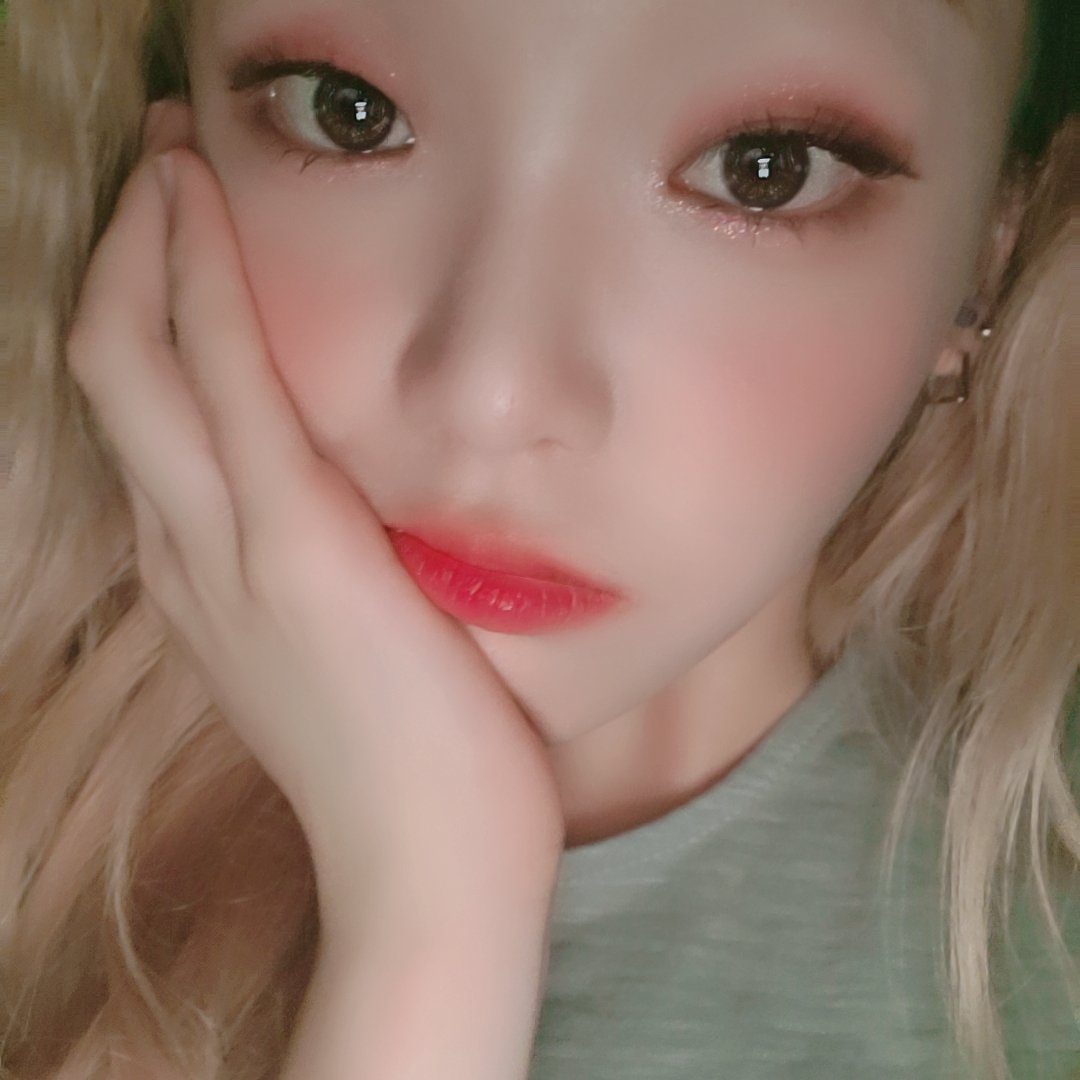 WM_OHMYGIRL's tweet photo. #승희 #오마이걸 #WORLDISONE #미라클응원고마워요♡
의미깊은 콘서트에 저희 오마이걸이 함께 할 수 있어서 행복했습니다♡ 또, 이특선배님께서 긴장하지 않게 잘 이끌어 주신덕에 무사히 잘 끝낼 수 있었어요-! 정말 감사합니다!  미라클! 나 잘했어요?♡ https://t.co/CMTL5kMkqT