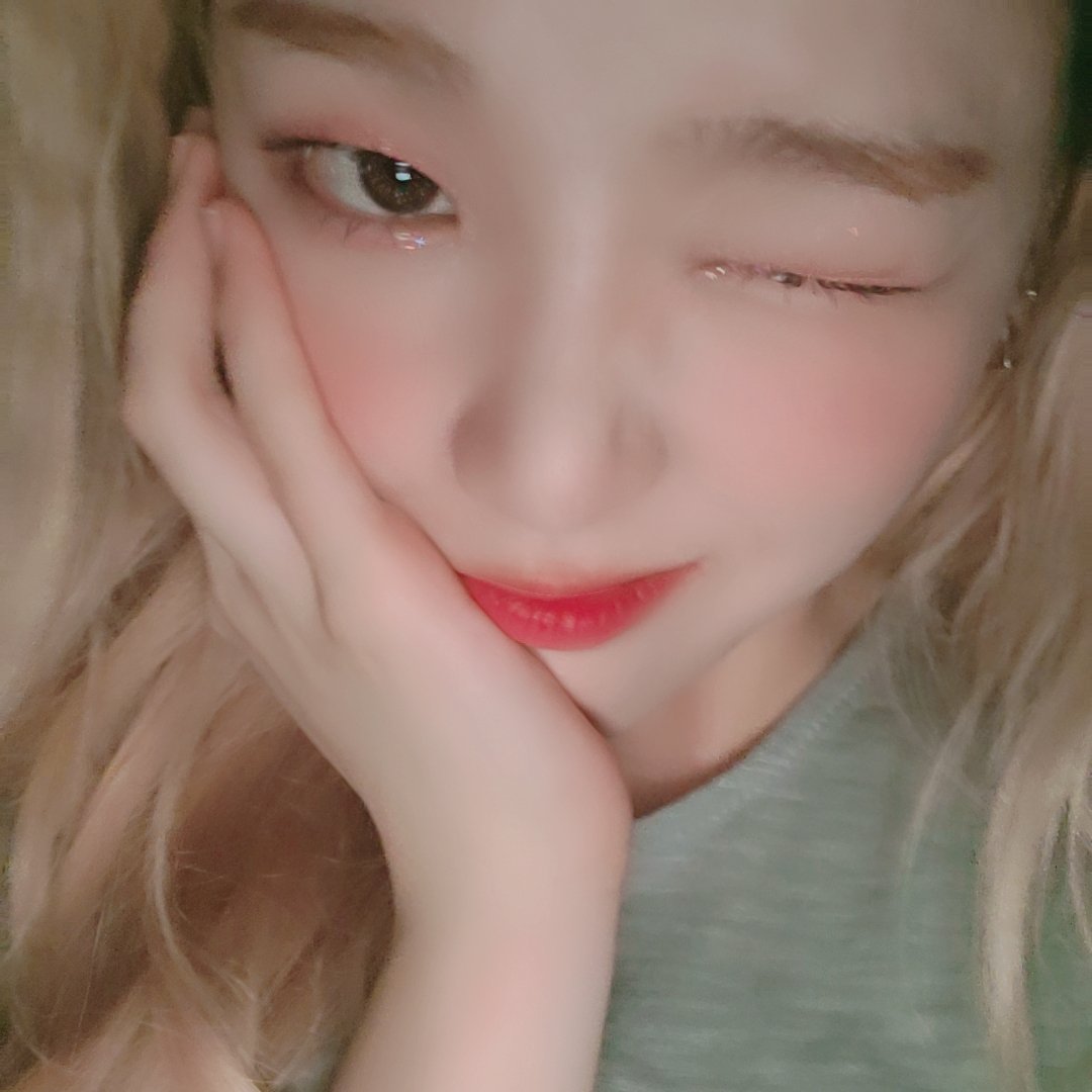 WM_OHMYGIRL's tweet photo. #승희 #오마이걸 #WORLDISONE #미라클응원고마워요♡
의미깊은 콘서트에 저희 오마이걸이 함께 할 수 있어서 행복했습니다♡ 또, 이특선배님께서 긴장하지 않게 잘 이끌어 주신덕에 무사히 잘 끝낼 수 있었어요-! 정말 감사합니다!  미라클! 나 잘했어요?♡ https://t.co/CMTL5kMkqT