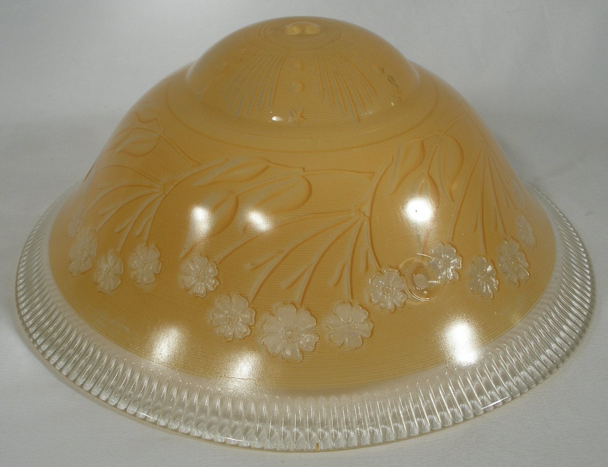 oldstuffdave's tweet photo. Vintage Victorian Three Chain Ceiling Light Shade ornate edge design https://t.co/uRHITez2J5 #Etsy #vintage #Oldstuffdave #Shade https://t.co/WDBIY62Olo