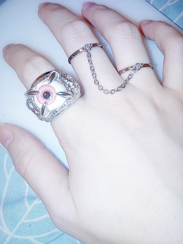 ありさarisa ごめんなさいね 普通にも投稿しときます 指輪買いました 見えにくいけどめんたまのやつと青いやつです 雰囲気 雰囲気嫌いじゃないよって人いいね 嫌いじゃないよって人いいね 指輪 新しい指輪 T Co Nueps7ghto Twitter