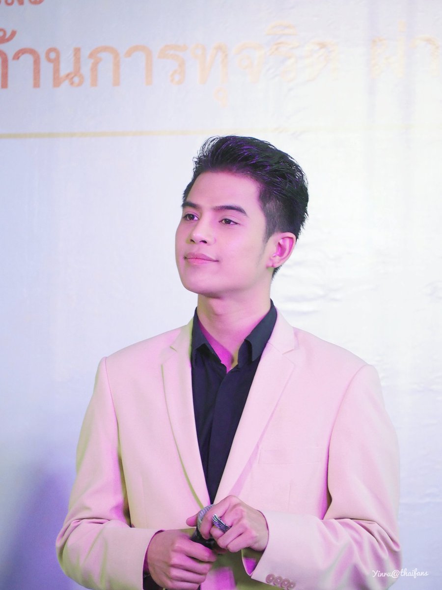 yinru_thaifans's tweet photo. ส่งรูป​ เบนซ์จิ​ วันนี้
งานพิธีลงนาม​ MOU ต่อต้านการทุจริต​และแถลงข่าวการประกวดต่อต้านการทุจริตผ่านศิลปะพื้นบ้าน
#มูลนิธิต่อต้านการทุจริต
#ช่อสะอาดต้านทุจริต
@Benz_jiraroj #Benzji #เบนซ์จิรโรจน์   #เบนซ์จิ https://t.co/UJdT9oaCrW