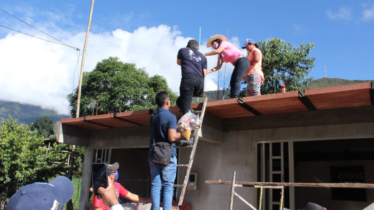 AmandaRocioG's tweet photo. Siempre cumplo mis promesas y si dije que iba a llegar a todo mi querido #Casanare, es porque lo voy a cumplir sin importar el agotamiento, ni las dificultades. Esta vez visité #Sácama con más ayudas humanitarias, voluntad de servicio y amor por mis compatriotas. https://t.co/NyAwwHMHmS