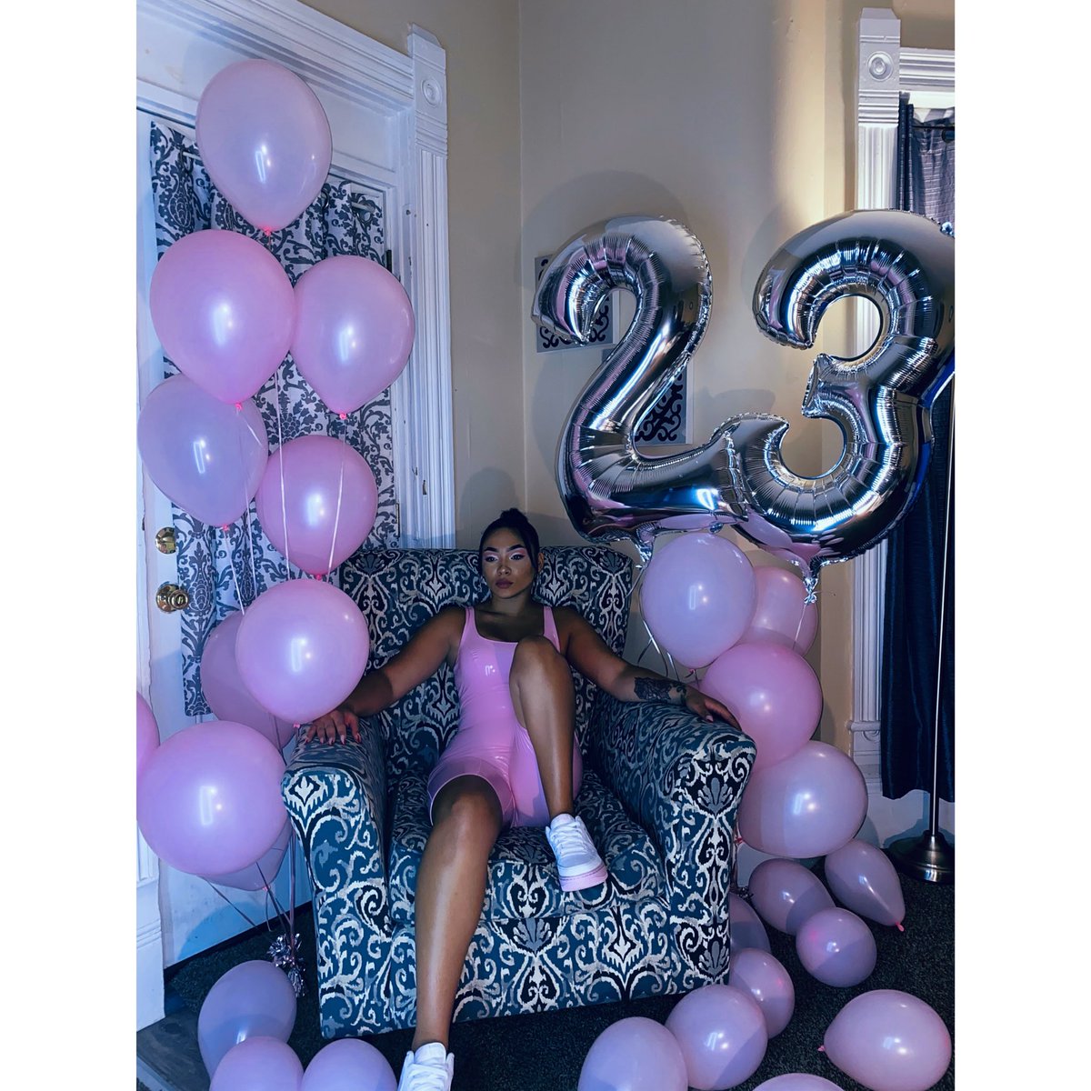 allegramcclain_'s tweet photo. A real KWEENS birthday👑👑 https://t.co/xHeo0xXdDl