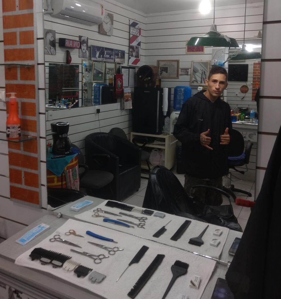 Ck_zero47's tweet photo. Sonhar, todo mundo pôde, conquista quem quer ✔️💈🙏🏽 https://t.co/NnnswGC0vz