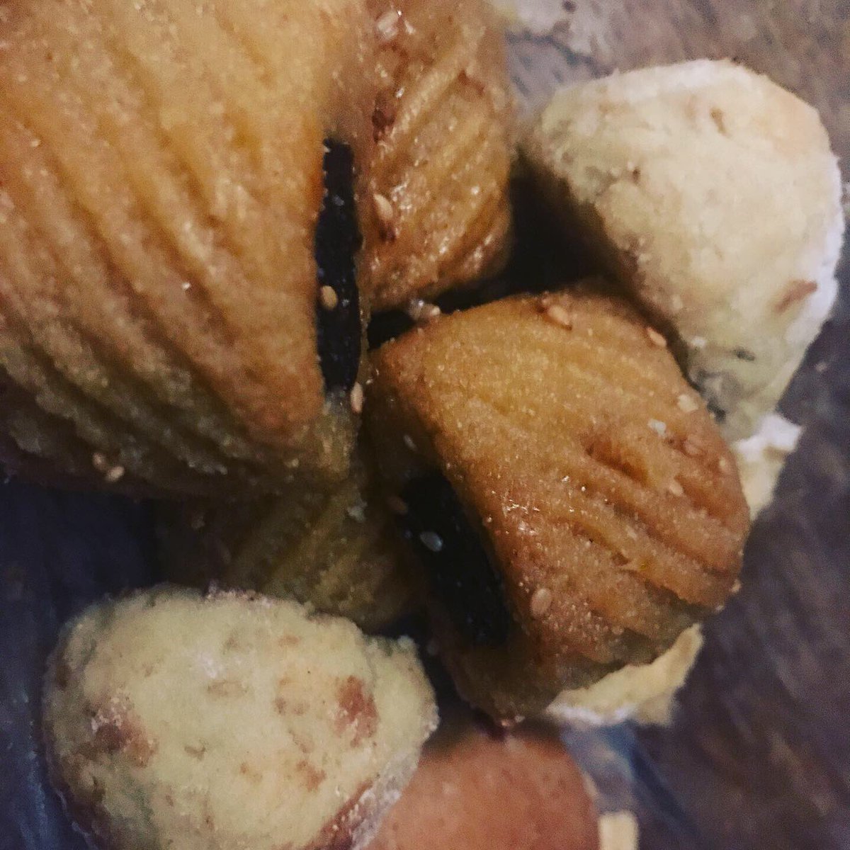 Now I have your attention with Libyan sweet treats I need some assistance - Finding good in-depth non bullshitty writing on the last weeks in #Libya is proving hard - send me some good links please beoble! #Libyan #ProxyWar