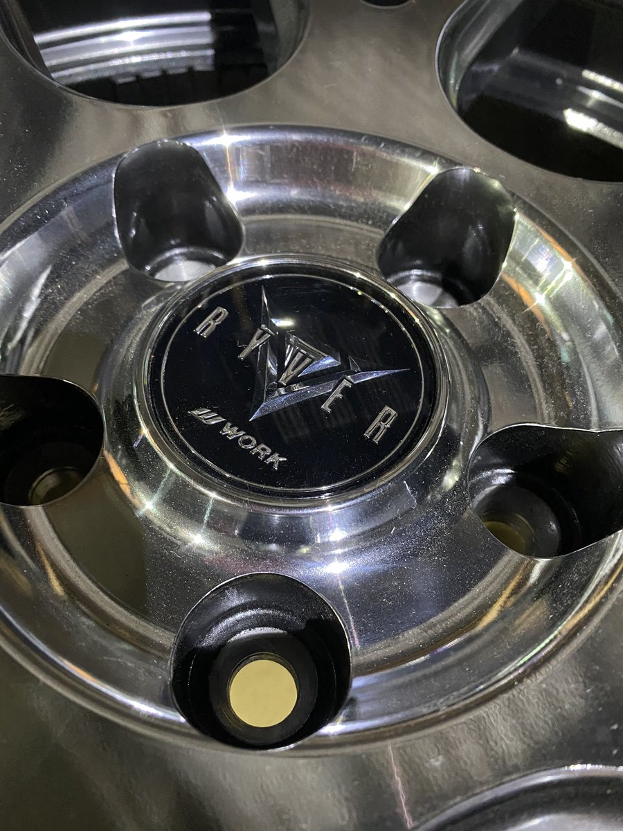 RedRineR's tweet photo. このシリーズね。 workさんちの気付かない銘品。
安い。カッコ良い。微妙なサイズ。
好きなのよ。これ。
このホイールも商談2分😁
初見の人にホイールで、悩んでますと言われてもわからん😁
お互い、仲良くなって決めましょ👍
#サンコネ
#サウンドコネクション
#work
#ryver https://t.co/z5XmeODS0l